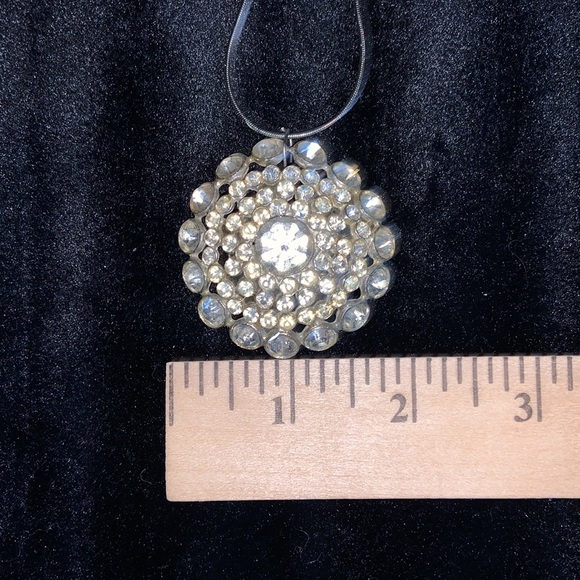 Vintage, crystal rhinestone necklace cluster with 18” snake chain silver tone - Picture 5 of 7